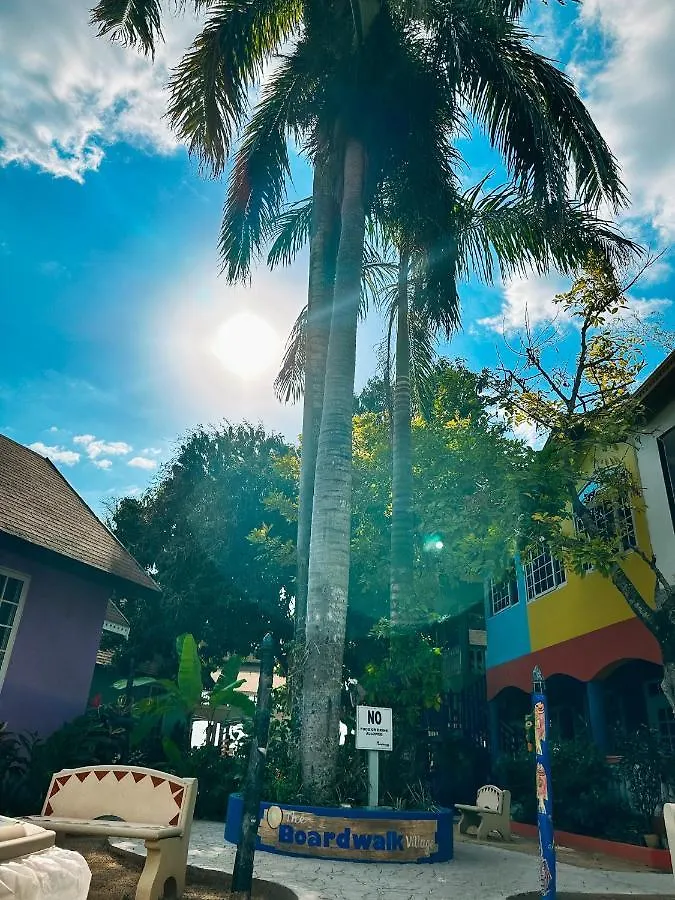 The Boardwalk Village ネグリル ホテル